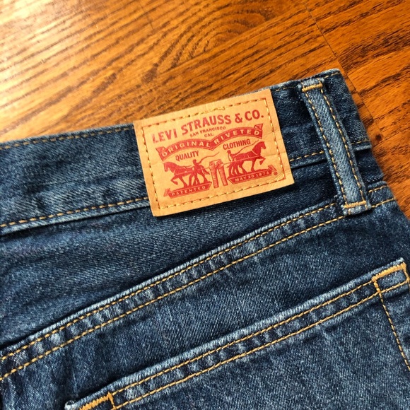 Levi’s denim skirt - Picture 4 of 6